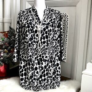 Liz Lange Maternity Animal
Print Black & White Blouse - EUC - Size L